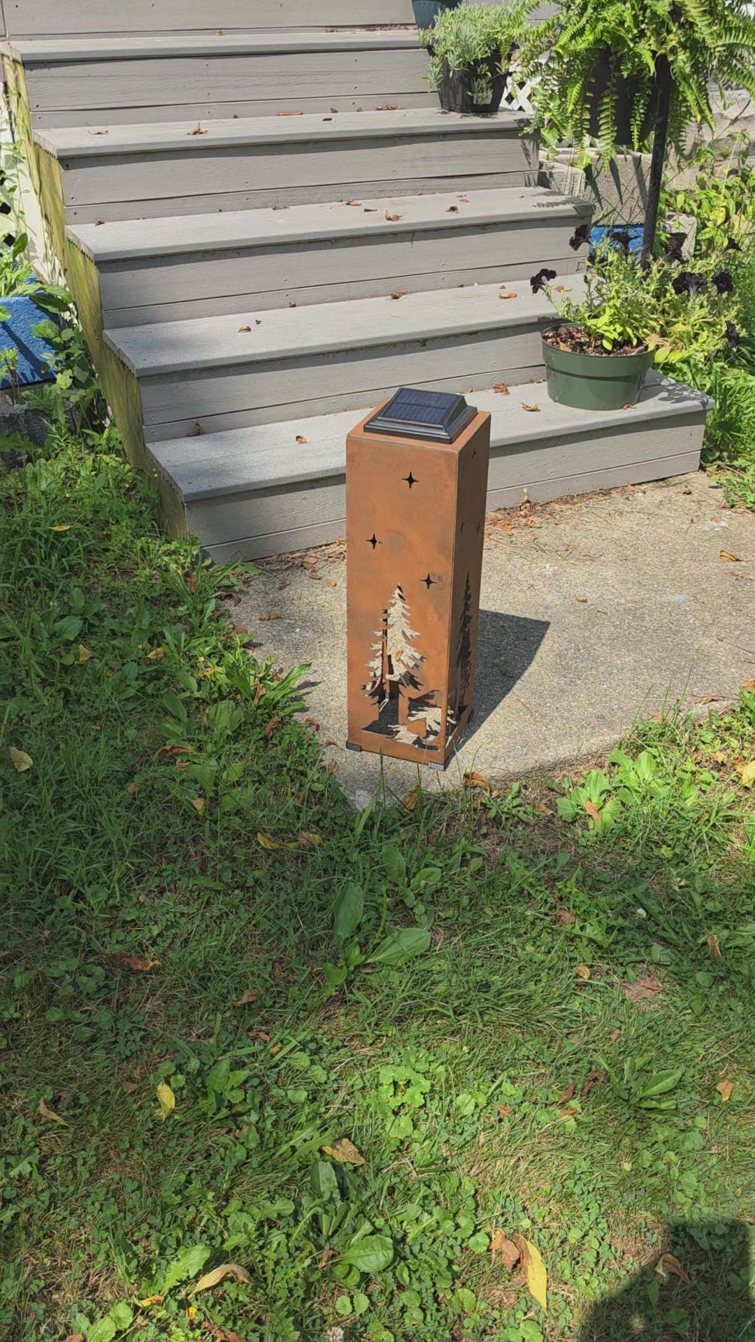 Video of the rustic metal bear solar pillar