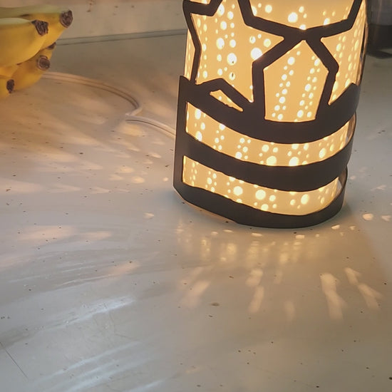 video of stars and stripes metal candle wrap on wax warmer